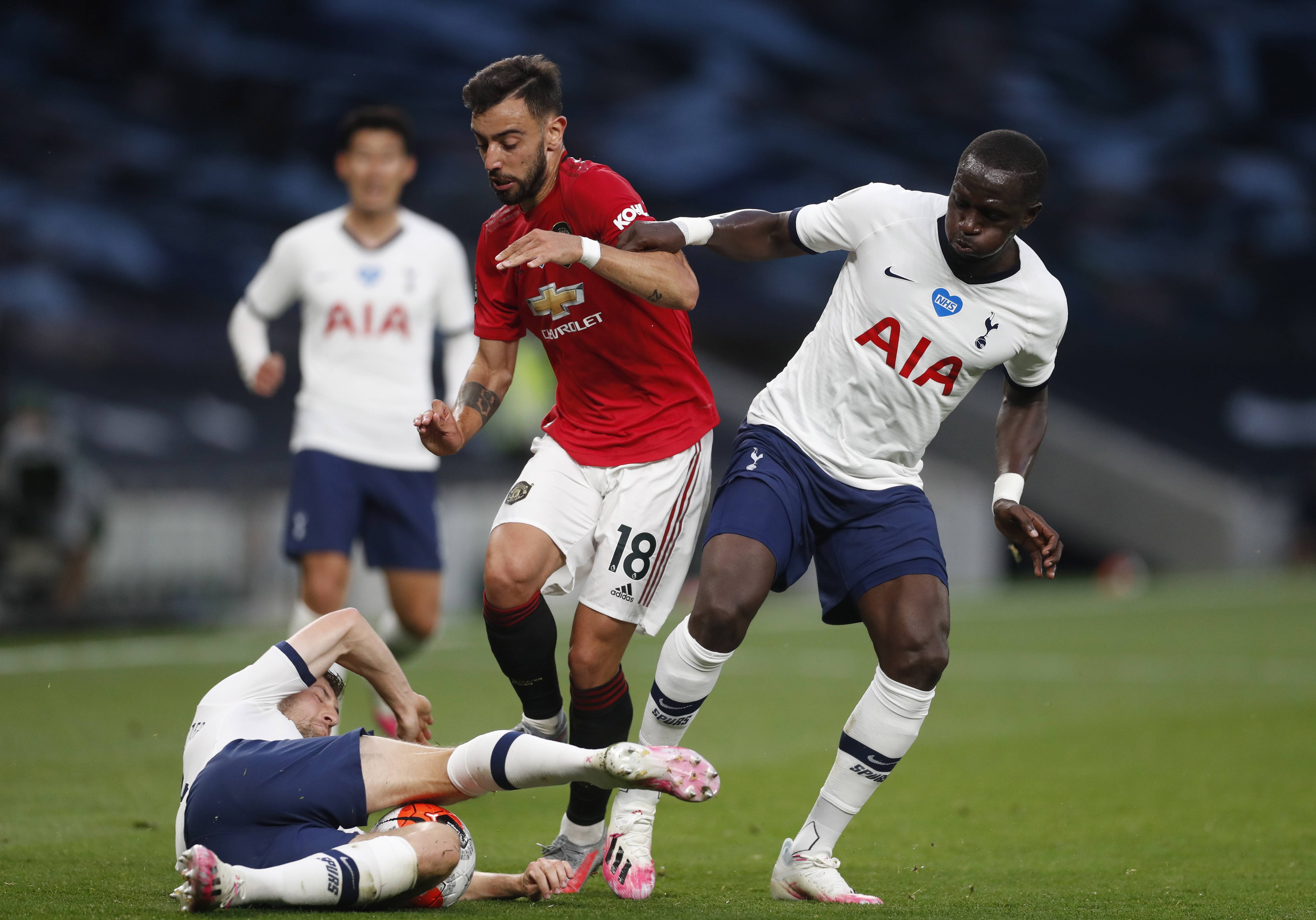 让武磊在竞 让武磊在竞